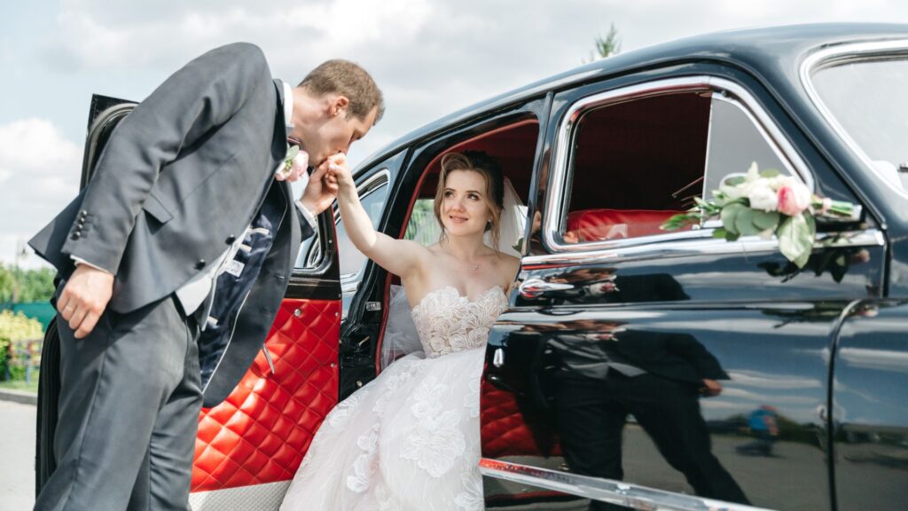 10 Reasons to Hire a Limousine for Your Wedding Day